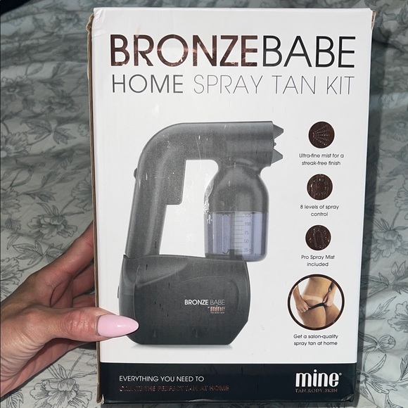 New In Box- Mine Bronze Babe Spray Tan Kit - Pink - Picture 3 of 4